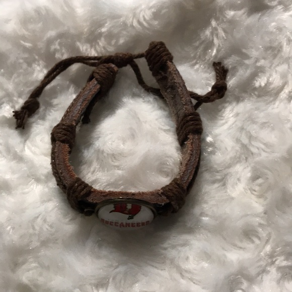 Buccaneers leather adjustable bracelet - Picture 4 of 5